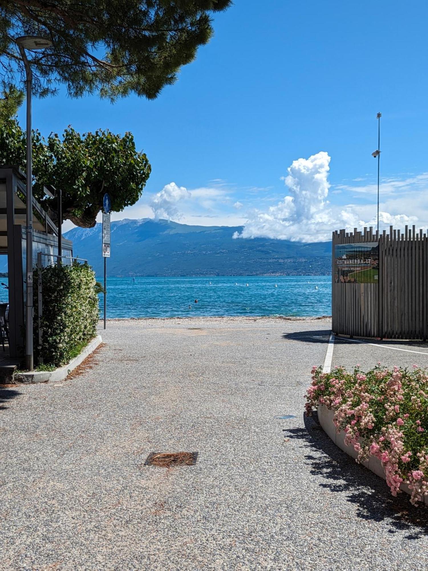 La Fenice Holiday Apartment Manerba del Garda Habitación foto